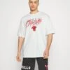 NEW ERA NBA CHICAGO BULLS SCRIPT TEE - Fanartikel 2 NEW ERA NBA CHICAGO BULLS SCRIPT TEE - Fanartikel -Heren Kleding Winkel 06cba807374142bbbf7e38571ff83af9