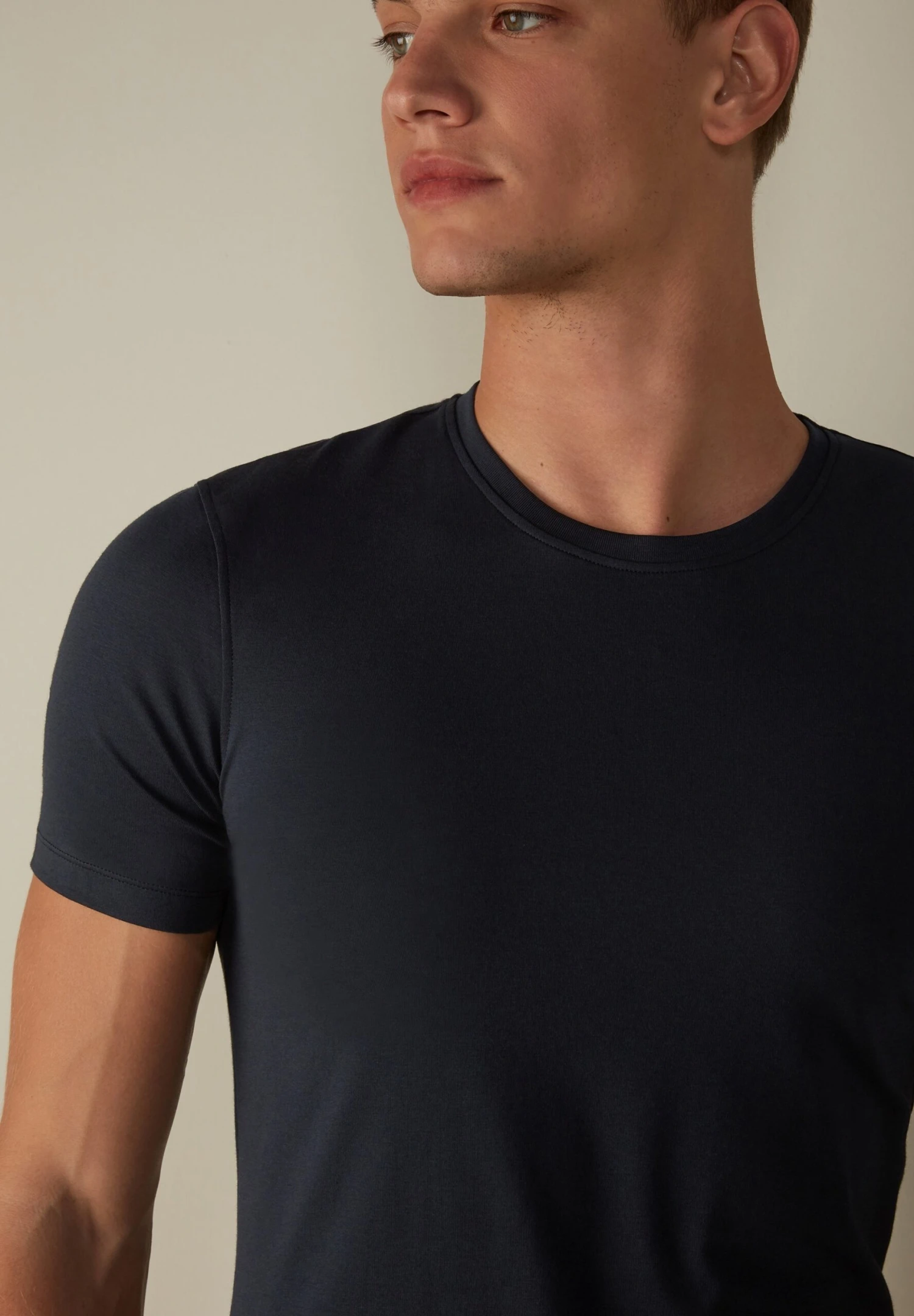 Intimissimi RUNDHALSAUSSCHNITT AUS SUPIMA - T-shirt Basic 6 Intimissimi RUNDHALSAUSSCHNITT AUS SUPIMA - T-shirt Basic - Afbeelding 4