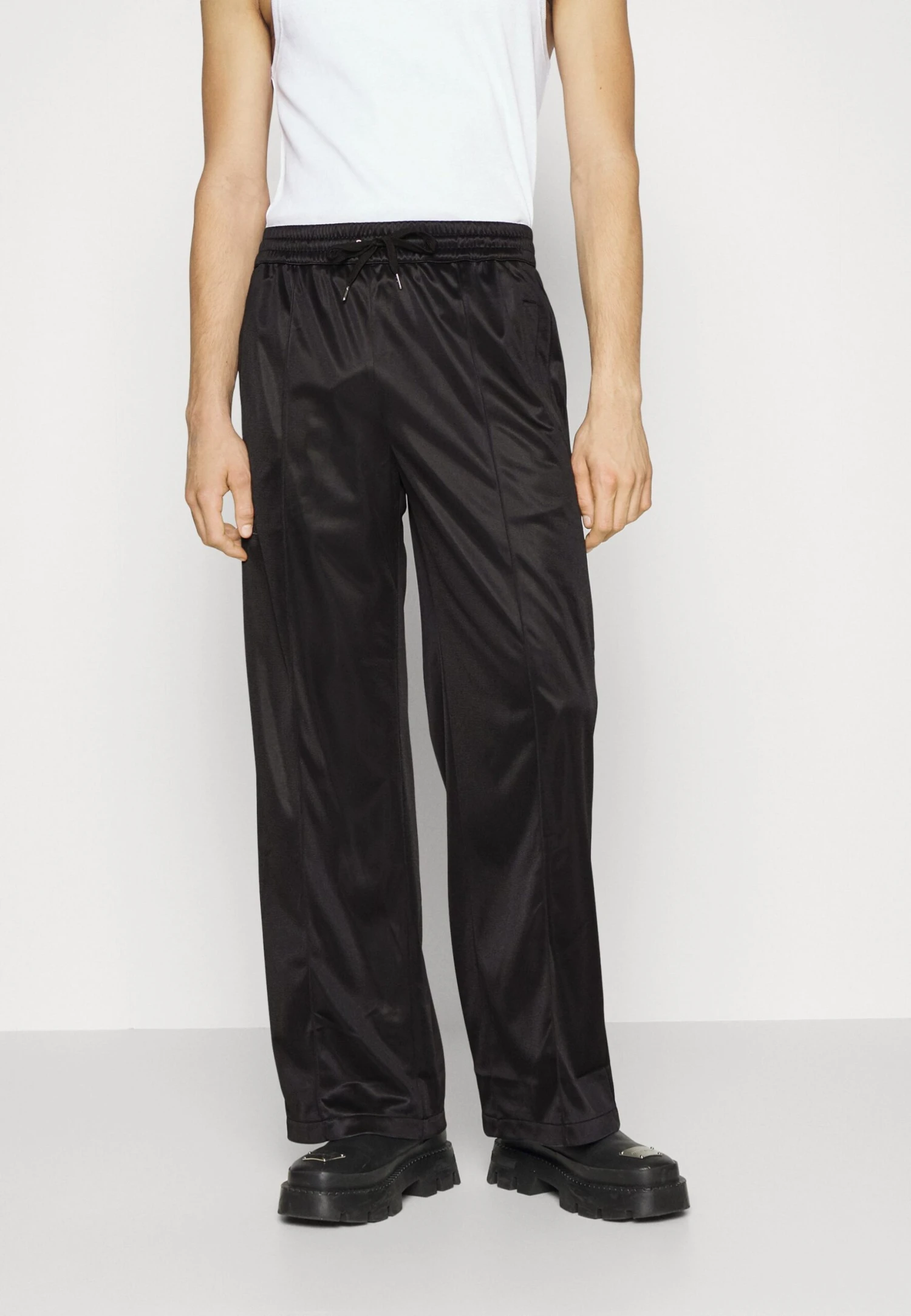 Han Kjøbenhavn LOOSE TRACK PANTS - Trainingsbroek 3 Han Kjøbenhavn LOOSE TRACK PANTS - Trainingsbroek