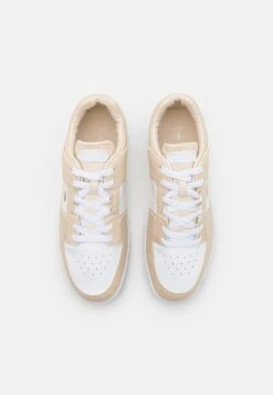 Lacoste COURT CAGE - Sneakers Laag 9 Lacoste COURT CAGE - Sneakers Laag -Heren Kleding Winkel 2f34a16324684f7e876947f54caff9ab