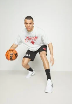 NEW ERA NBA CHICAGO BULLS SCRIPT TEE - Fanartikel -Heren Kleding Winkel 3fbaa644dd564c2f86562b4143d79abf