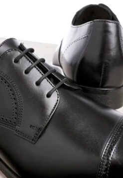 Lloyd PERRY - Veterschoenen 11 Lloyd PERRY - Veterschoenen -Heren Kleding Winkel 476bec387a1b4a1b91296cca5258b91e