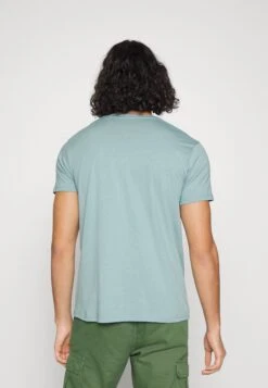 Alpha Industries BASIC SMALL LOGO - T-shirt Basic 8 Alpha Industries BASIC SMALL LOGO - T-shirt Basic -Heren Kleding Winkel 481bc2a29e944edfa51b319845b5726b