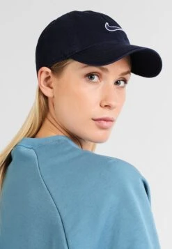 Nike Sportswear HERITAGE JUSTABLE UNISEX - Pet -Heren Kleding Winkel 59c1b0b047f84423a9bd35fb316358ff