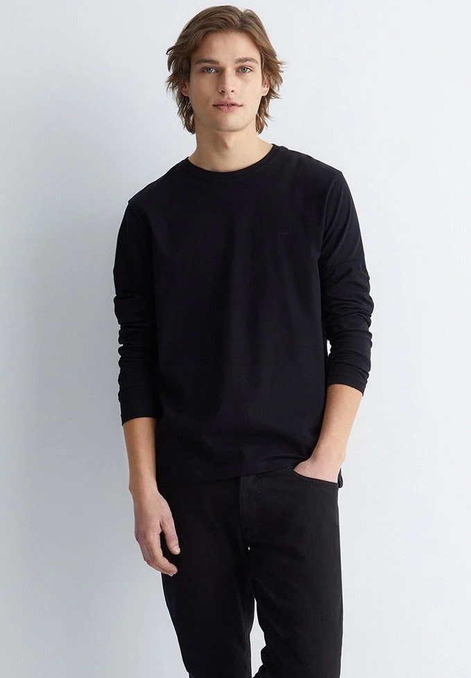 MEDIUM - Longsleeve 3 MEDIUM - Longsleeve