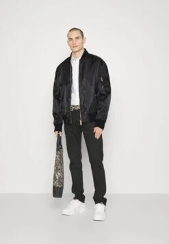Versace Jeans Couture DIAGONAL BAROQUE - Bomberjacks 7 Versace Jeans Couture DIAGONAL BAROQUE - Bomberjacks -Heren Kleding Winkel 71161d93f4724a0dbd281e95b1c1f952