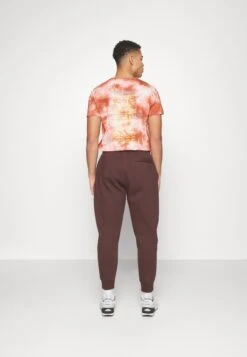 Nike Sportswear CLUB - Trainingsbroek -Heren Kleding Winkel 77a0cd6d41df4a379ea26b1b7e3d074e