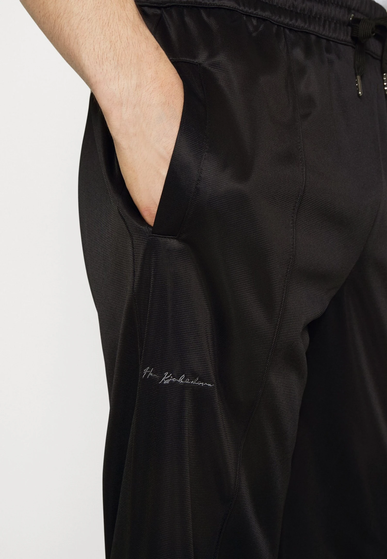 Han Kjøbenhavn LOOSE TRACK PANTS - Trainingsbroek 6 Han Kjøbenhavn LOOSE TRACK PANTS - Trainingsbroek - Afbeelding 4