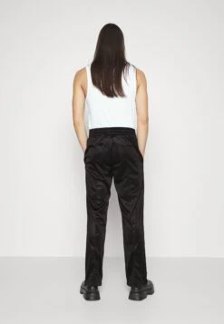 Han Kjøbenhavn LOOSE TRACK PANTS - Trainingsbroek 8 Han Kjøbenhavn LOOSE TRACK PANTS - Trainingsbroek -Heren Kleding Winkel 91e6897de1214c84a9328192660562e1