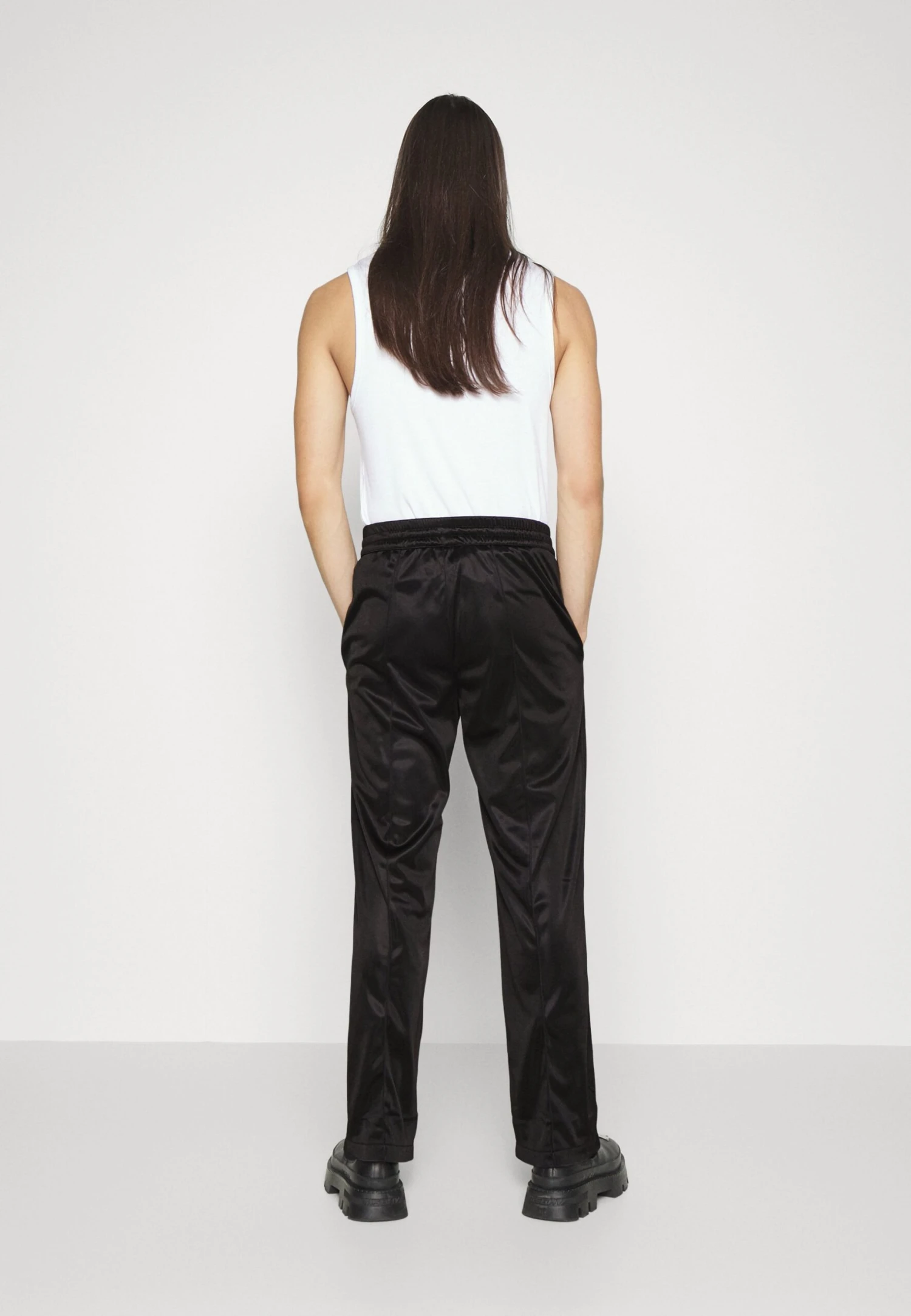 Han Kjøbenhavn LOOSE TRACK PANTS - Trainingsbroek 5 Han Kjøbenhavn LOOSE TRACK PANTS - Trainingsbroek - Afbeelding 3