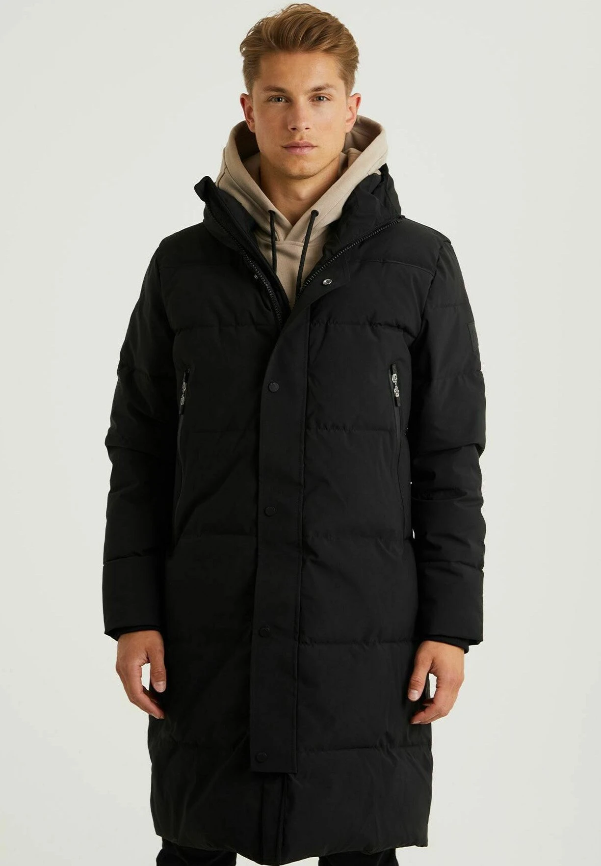 FROST LONG - Mantel 3 FROST LONG - Mantel