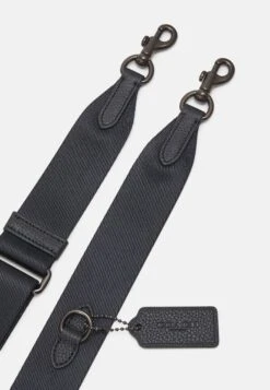 Coach HITCH BACKPACK IN SIGNATURE UNISEX - Rugzak -Heren Kleding Winkel abdcc26609c144efbcb49441cc3ef11c