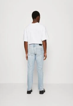 RIPPED KNEE - Straight Leg Jeans 9 RIPPED KNEE - Straight Leg Jeans -Heren Kleding Winkel cbf43753b53b49cab7917703c75fab05