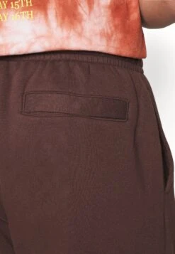 Nike Sportswear CLUB - Trainingsbroek -Heren Kleding Winkel d2a25aab838040f6a84894b3facea420